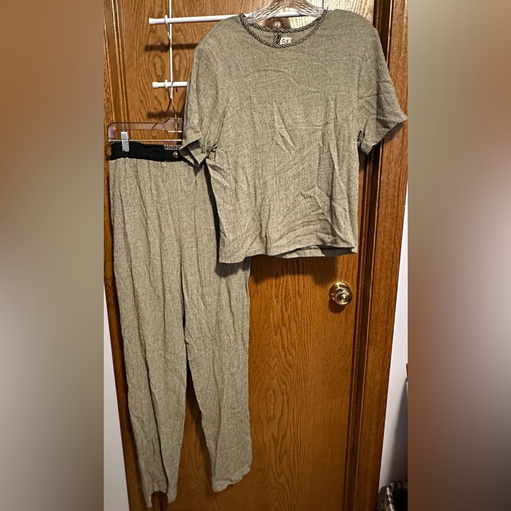 Nancy Bolen 2 piece outfit